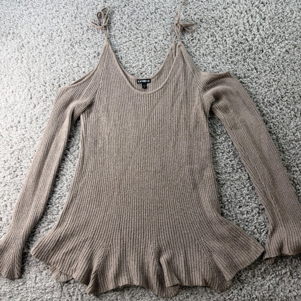 Express Cold Shoulder Ribbed Knit Ruffle Hem Sweater Taupe Tan Large EXCN-60100